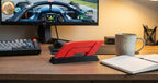 Geschenk für F1-Fans: Stehendes F1-Logo für den Schreibtisch. Carbon-Effekt