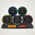 KOMPLETTES SET F1-Reifen mit Präsentationsständer für den Schreibtisch, tolles Geschenk für Fans
