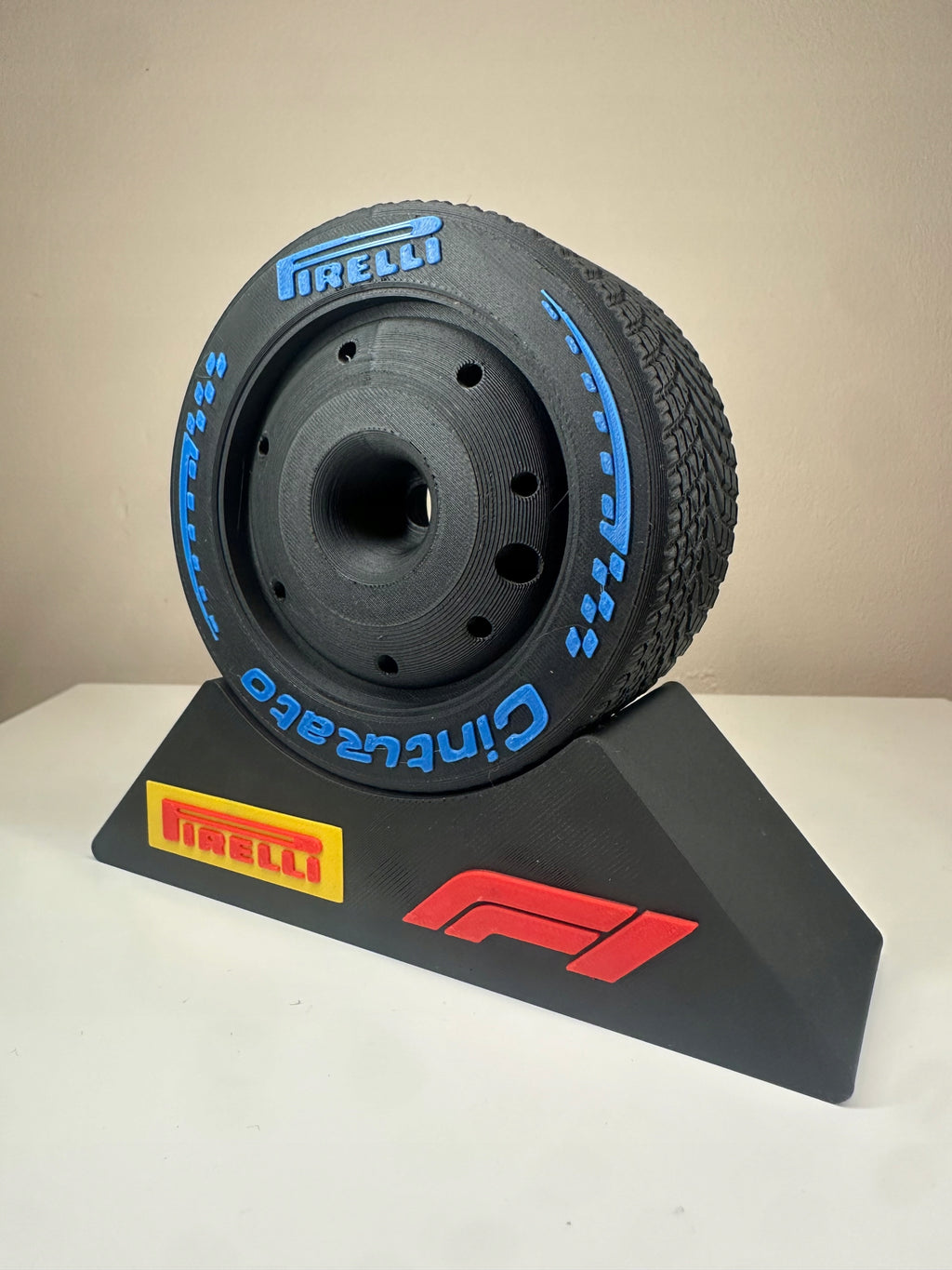 Opona Koło Pirelli 3D sezon 2026. - Biała (Hard)